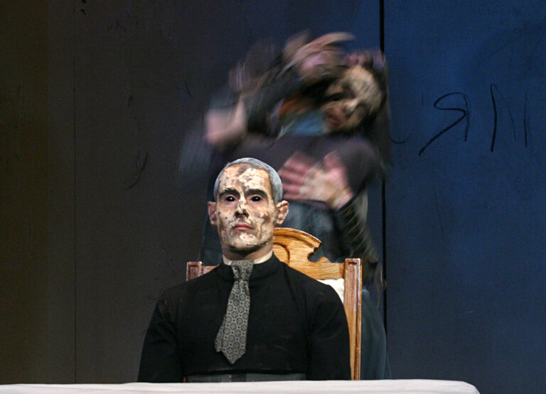 MÖBIUS KOSTÜM Tanztheater , Ibsens "Ghosts"