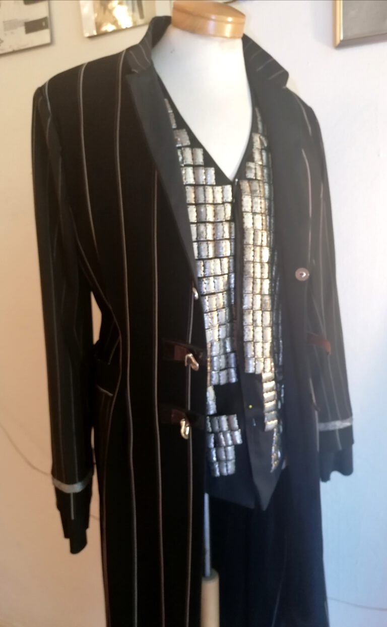 cuirass gilet + pinstripecoat